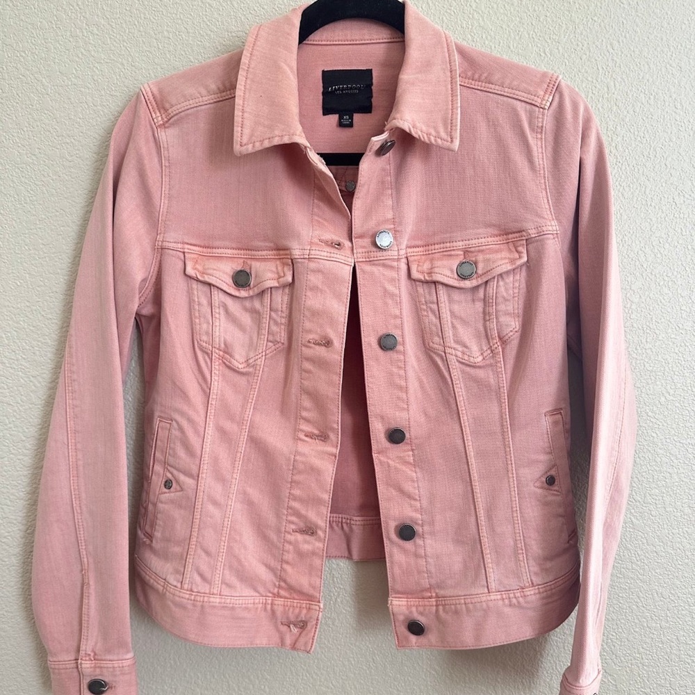Size XS

Stretch is good

Fits like a XS

Worn twice

Condition- Very Good